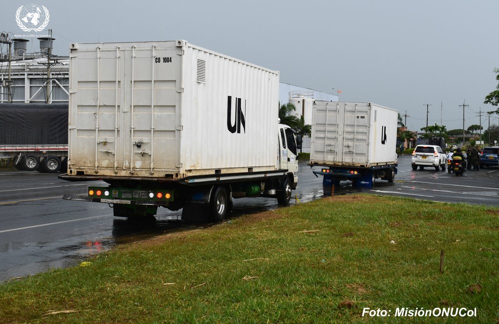 Desplazamiento de los contenedores de la Misión de la ONU desde El Ceral en el Cauca a la bodega central. 